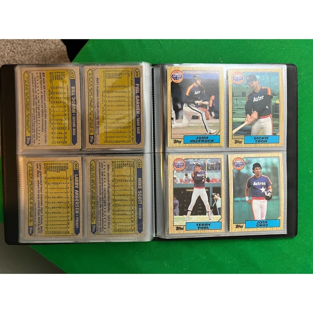 Houston Astros 1987 Topps‎ Team Set with 40 card collector album.